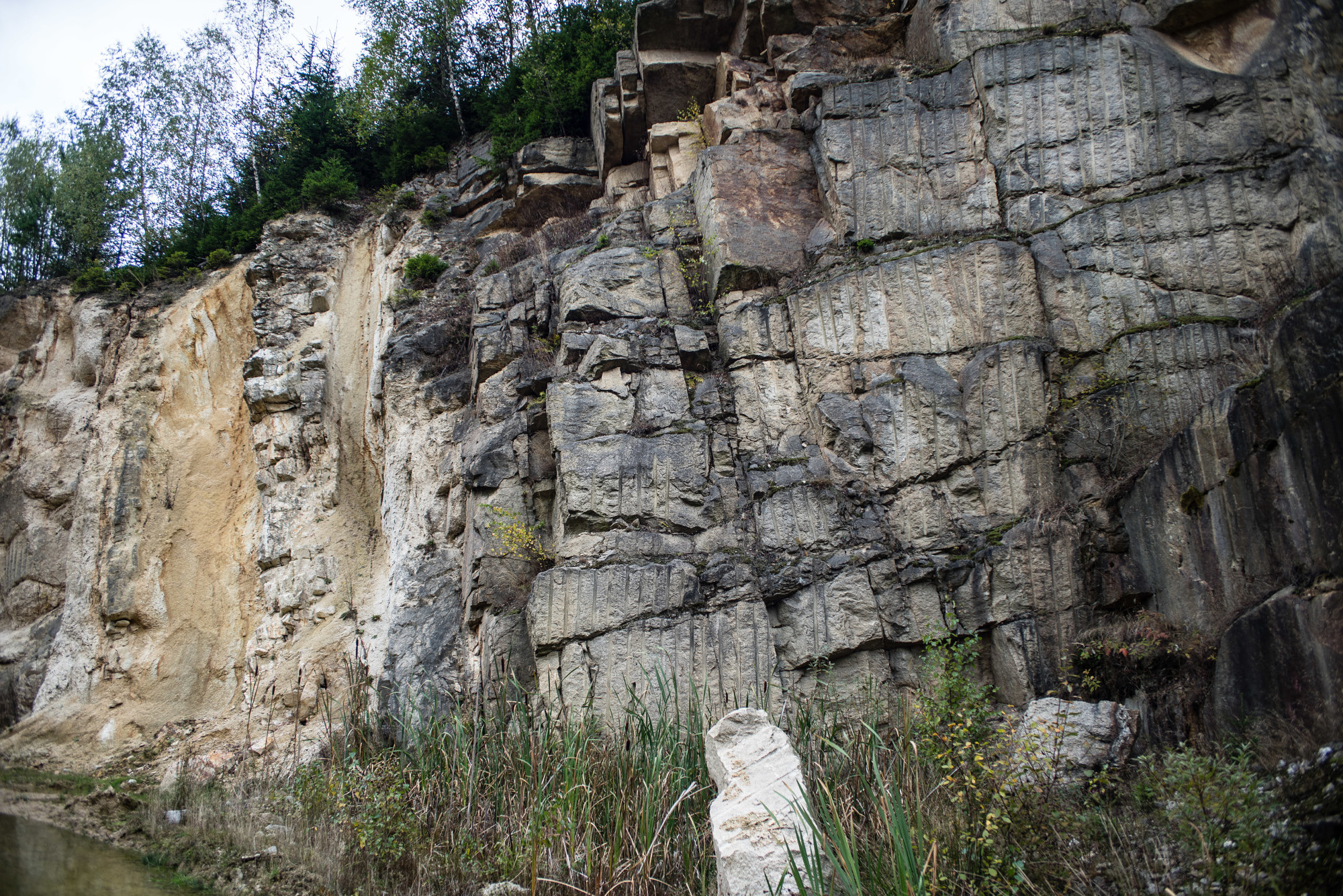 Fichtelgebirge: fault zone in granite (Photo: Wolfgang Bauer)